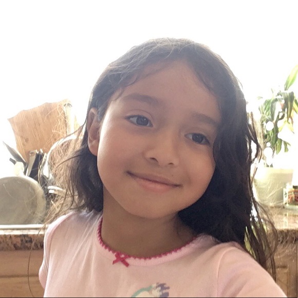 Hi I’m Zoe! Welcome to my closet🌸 - Picture 6 of 16